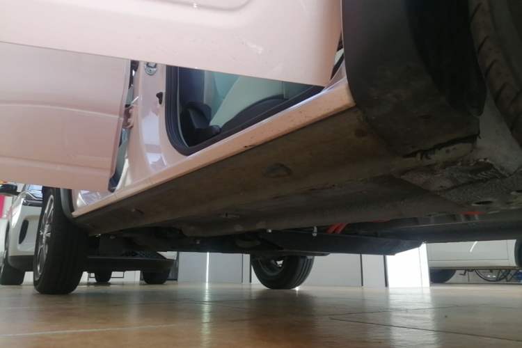Used Dongfeng NAMMI BOX 2022 Chasing Wind Edition 331KM Advanced Model Right Side Sill