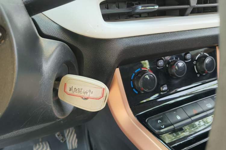Used Dongfeng NAMMI BOX 2022 Revised Light Wind Edition 201 km Standard Version Vehicle Key