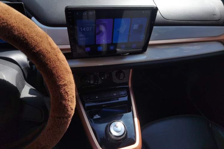 Used Dongfeng NAMMI BOX 2022 Chasing Wind Edition 331 km Standard Model Audio And AC Panel