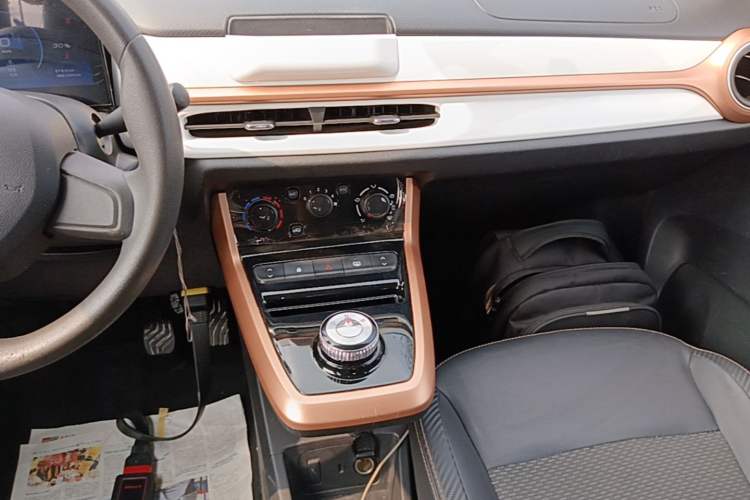 Used Dongfeng NAMMI BOX 2022 Revised Light Wind Edition 201 km Standard Version Audio And AC Panel