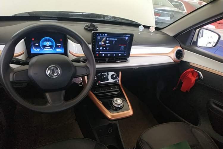 Used Dongfeng NAMMI BOX 2022 Chasing Wind Edition 331 km Standard Model Audio And AC Panel