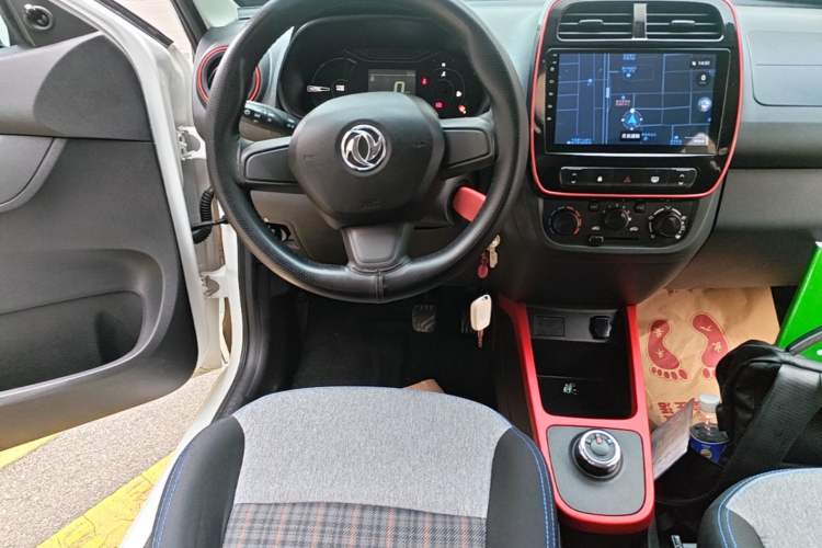 Used Dongfeng NAMMI BOX 2022 Chasing Wind Edition 331 km Standard Model Audio And AC Panel