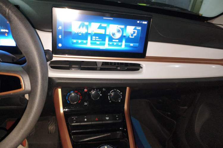 Used Dongfeng NAMMI BOX 2022 Chasing Wind Edition 331KM Advanced Model Audio And AC Panel