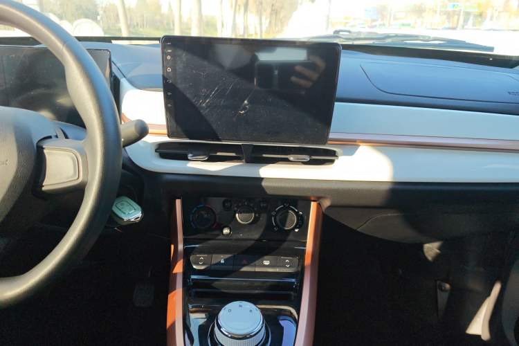 Used Dongfeng NAMMI BOX 2022 Revised Light Wind Edition 201 km Standard Version Audio And AC Panel
