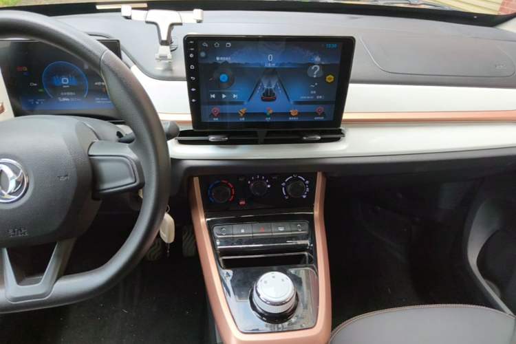 Used Dongfeng NAMMI BOX 2022 Revised Light Wind Edition 201 km Standard Version Audio And AC Panel