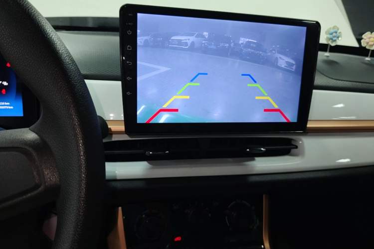 Used Dongfeng NAMMI BOX 2022 Chasing Wind Edition 331 km Standard Model Audio And AC Panel