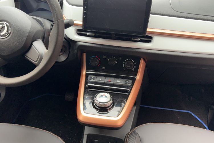 Used Dongfeng NAMMI BOX 2022 Chasing Wind Edition 331 km Standard Model Audio And AC Panel