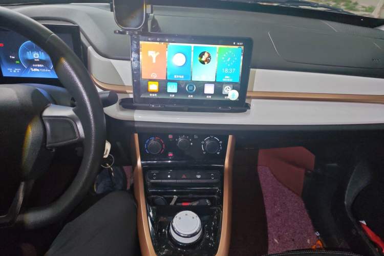 Used Dongfeng NAMMI BOX 2022 Revised Light Wind Edition 201 km Standard Version Audio And AC Panel