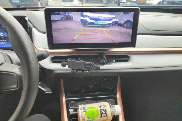 Used Dongfeng NAMMI BOX 2022 Chasing Wind Edition 331 km Standard Model Audio And AC Panel