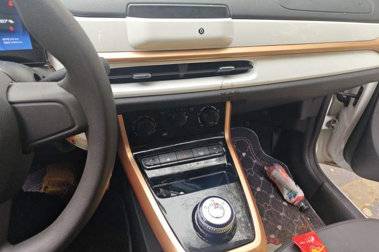 Used Dongfeng NAMMI BOX 2022 Light Wind Edition 201KM Lightning Model Audio And AC Panel