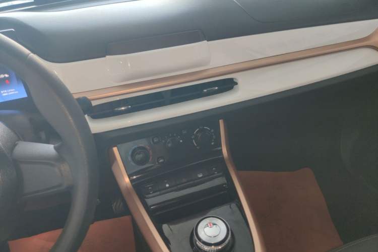 Used Dongfeng NAMMI BOX 2022 Champion Edition Light Wind Version 201KM Standard Model Audio And AC Panel
