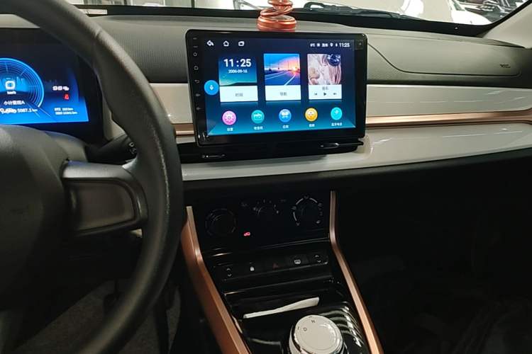 Used Dongfeng NAMMI BOX 2022 Revised Light Wind Edition 201 km Standard Version Audio And AC Panel