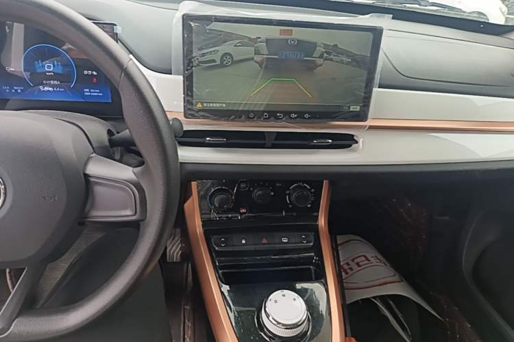 Used Dongfeng NAMMI BOX 2022 Revised Light Wind Edition 201 km Standard Version Audio And AC Panel
