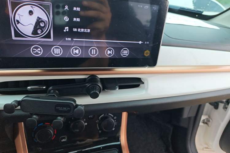 Used Dongfeng NAMMI BOX 2022 Chasing Wind Edition 331 km Standard Model Audio And AC Panel