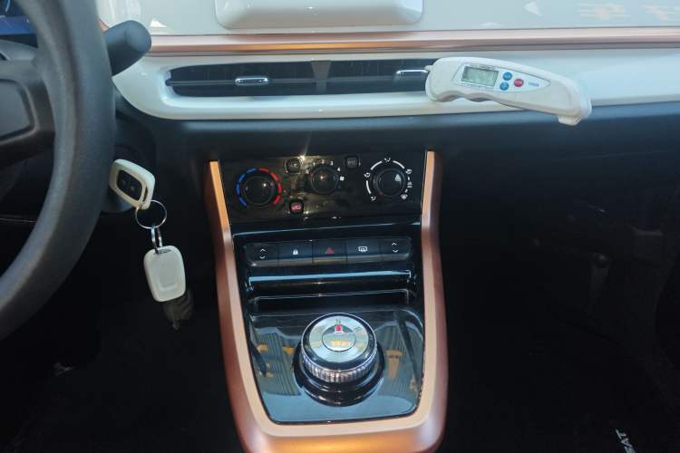 Used Dongfeng NAMMI BOX 2022 Light Wind Edition 201KM Lightning Model Audio And AC Panel