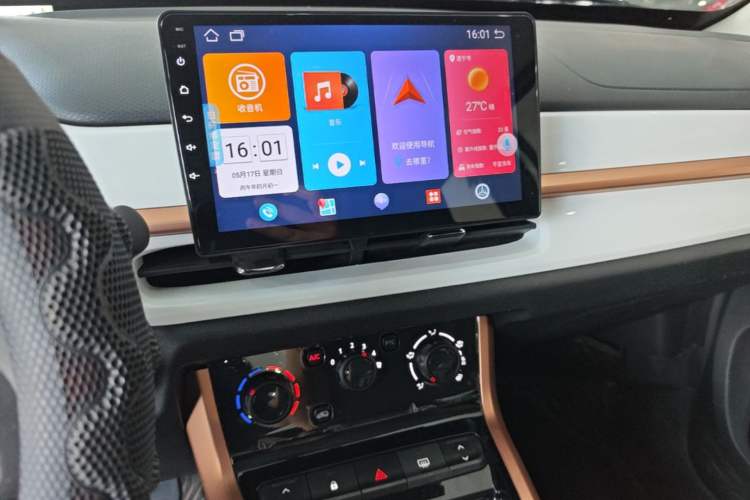 Used Dongfeng NAMMI BOX 2022 Revised Light Wind Edition 201 km Standard Version Audio And AC Panel