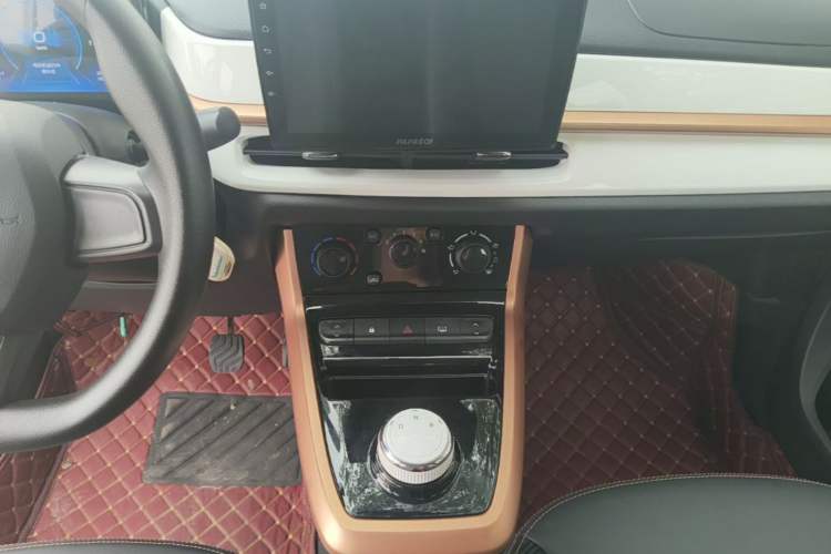 Used Dongfeng NAMMI BOX 2022 Revised Light Wind Edition 201 km Standard Version Audio And AC Panel