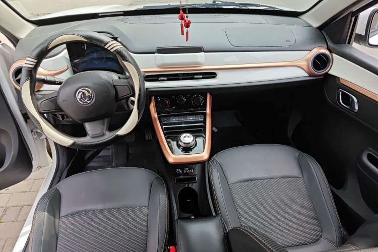 Used Dongfeng NAMMI BOX 2022 Revised Light Wind Edition 201 km Standard Version Center Console