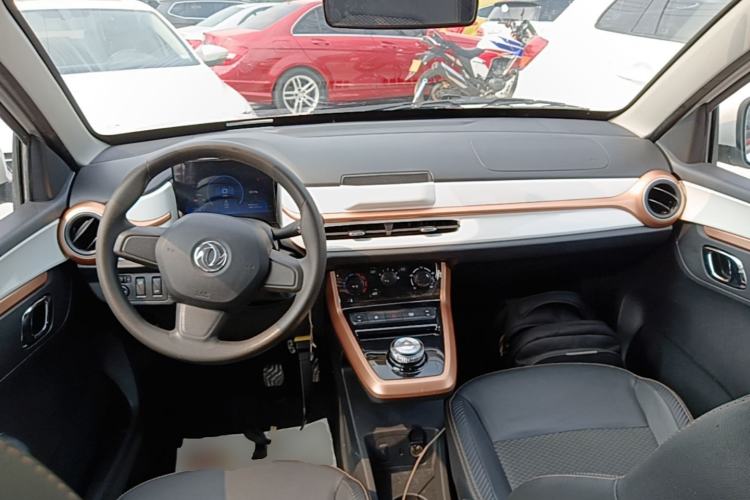 Used Dongfeng NAMMI BOX 2022 Revised Light Wind Edition 201 km Standard Version Center Console