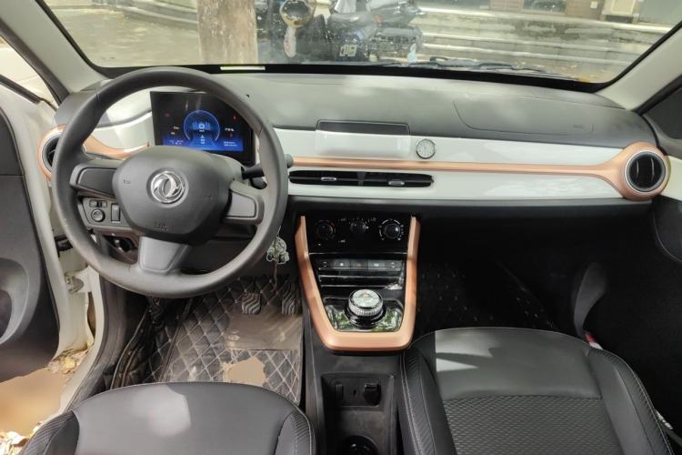 Used Dongfeng NAMMI BOX 2022 Revised Light Wind Edition 201 km Standard Version Center Console