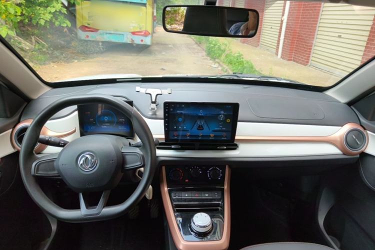Used Dongfeng NAMMI BOX 2022 Revised Light Wind Edition 201 km Standard Version Center Console