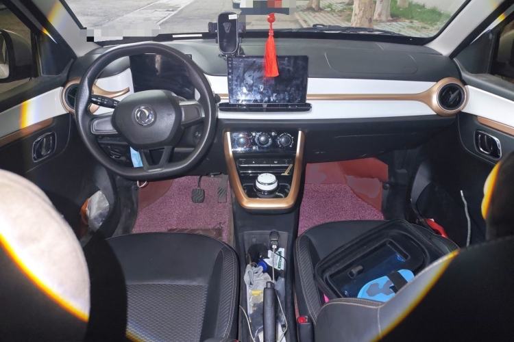 Used Dongfeng NAMMI BOX 2022 Revised Light Wind Edition 201 km Standard Version Center Console