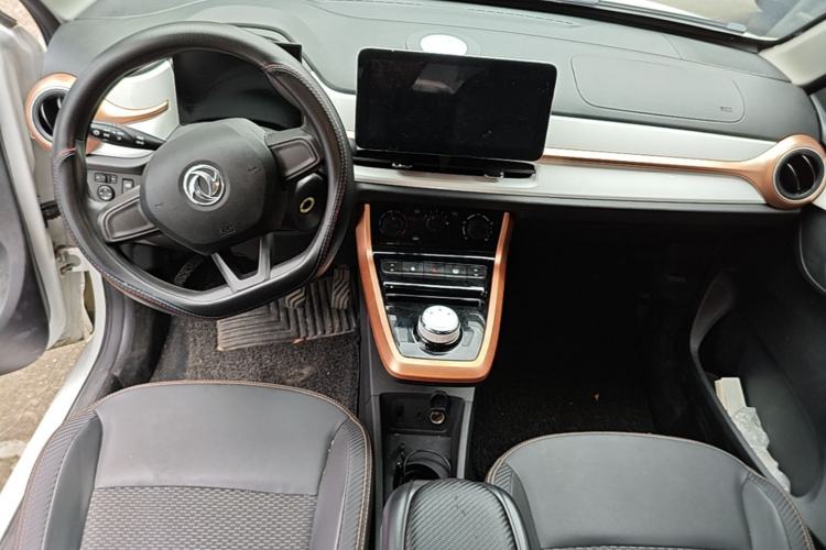 Used Dongfeng NAMMI BOX 2022 Revised Light Wind Edition 201 km Standard Version Center Console