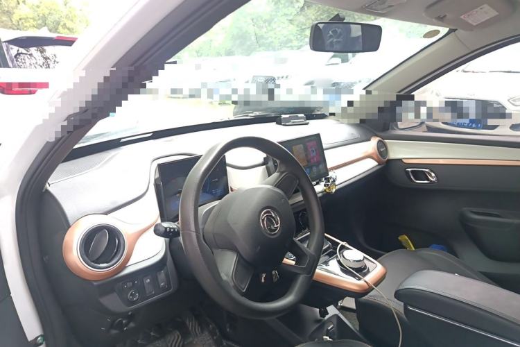 Used Dongfeng NAMMI BOX 2022 Revised Light Wind Edition 201 km Standard Version Center Console