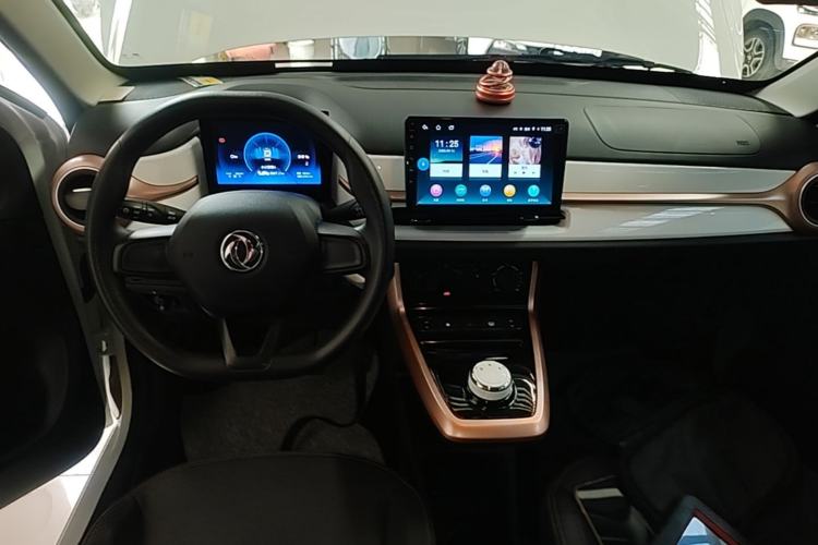 Used Dongfeng NAMMI BOX 2022 Revised Light Wind Edition 201 km Standard Version Center Console