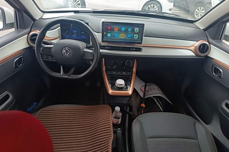 Used Dongfeng NAMMI BOX 2022 Revised Light Wind Edition 201 km Standard Version Center Console
