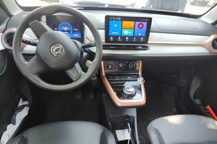 Used Dongfeng NAMMI BOX 2022 Light Wind Edition 201KM Lightning Model Center Console