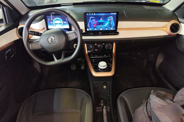 Used Dongfeng NAMMI BOX 2022 Revised Light Wind Edition 201 km Standard Version Center Console