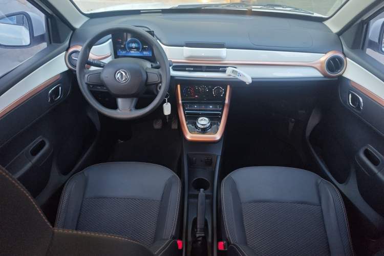 Used Dongfeng NAMMI BOX 2022 Light Wind Edition 201KM Lightning Model Center Console