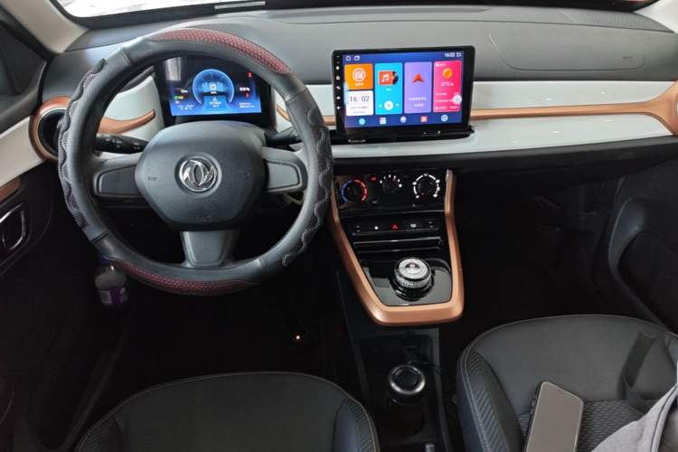 Used Dongfeng NAMMI BOX 2022 Revised Light Wind Edition 201 km Standard Version Center Console