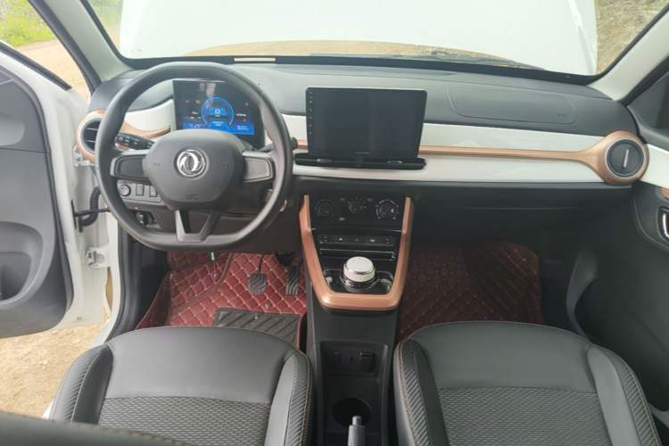 Used Dongfeng NAMMI BOX 2022 Revised Light Wind Edition 201 km Standard Version Center Console