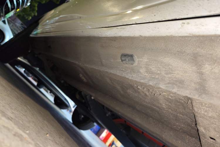 Used Dongfeng NAMMI BOX 2022 Revised Light Wind Edition 201 km Standard Version Chassis Front Right