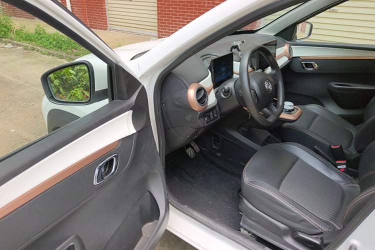 Used Dongfeng NAMMI BOX 2022 Revised Light Wind Edition 201 km Standard Version Driver Seat