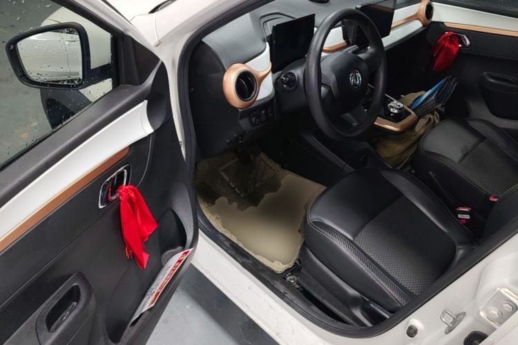 Used Dongfeng NAMMI BOX 2022 Chasing Wind Edition 331 km Standard Model Driver Seat