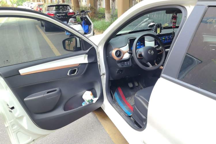 Used Dongfeng NAMMI BOX 2022 Chasing Wind Edition 331KM Advanced Model Driver Seat