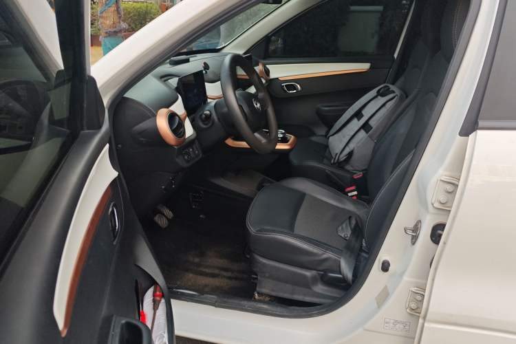 Used Dongfeng NAMMI BOX 2022 Revised Light Wind Edition 201 km Standard Version Driver Seat