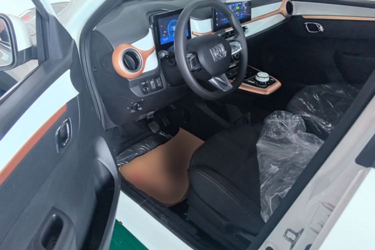 Used Dongfeng NAMMI BOX 2022 Chasing Wind Edition 331 km Standard Model Driver Seat