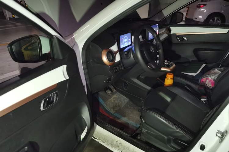 Used Dongfeng NAMMI BOX 2022 Revised Light Wind Edition 201 km Standard Version Driver Seat