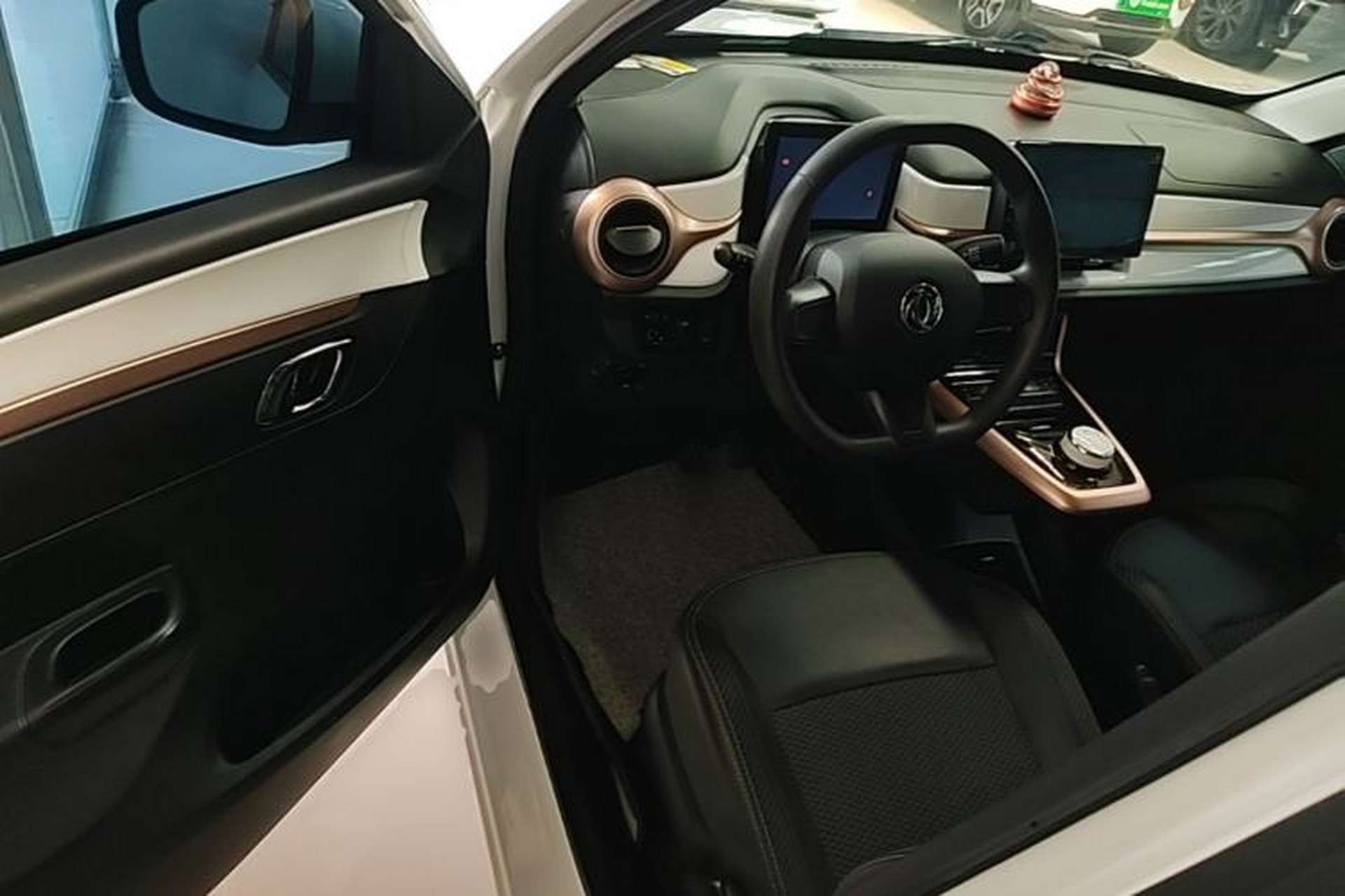 Used Dongfeng NAMMI BOX 2022 Revised Light Wind Edition 201 km Standard Version Driver Seat