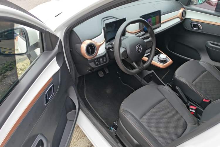 Used Dongfeng NAMMI BOX 2022 Revised Light Wind Edition 201 km Standard Version Driver Seat