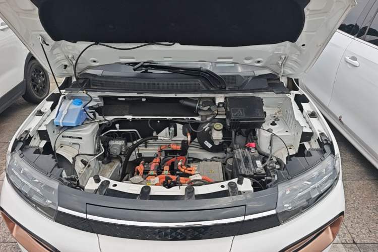 Used Dongfeng NAMMI BOX 2022 Revised Light Wind Edition 201 km Standard Version Engine Bay