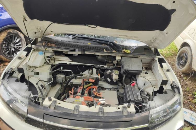 Used Dongfeng NAMMI BOX 2022 Revised Light Wind Edition 201 km Standard Version Engine Bay