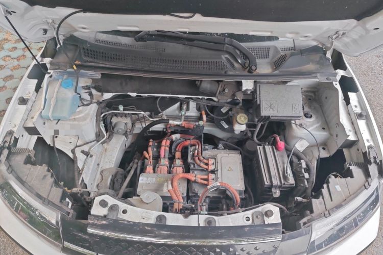 Used Dongfeng NAMMI BOX 2022 Revised Light Wind Edition 201 km Standard Version Engine Bay