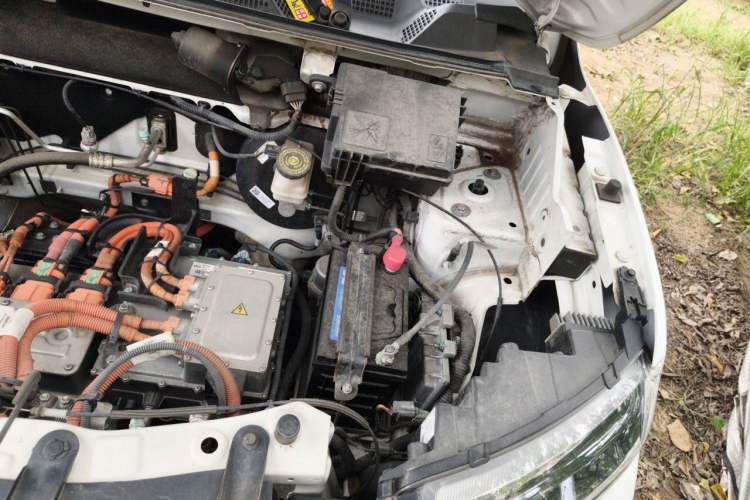 Used Dongfeng NAMMI BOX 2022 Revised Light Wind Edition 201 km Standard Version Engine Bay Left