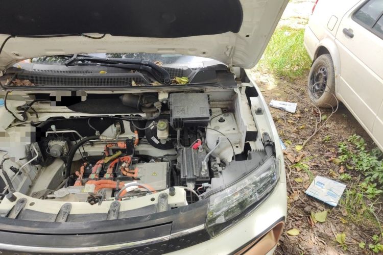 Used Dongfeng NAMMI BOX 2022 Revised Light Wind Edition 201 km Standard Version Engine Bay Left