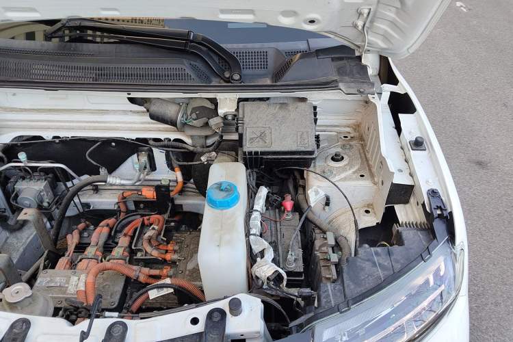 Used Dongfeng NAMMI BOX 2022 Revised Light Wind Edition 201 km Standard Version Engine Bay Left